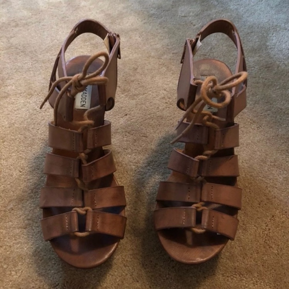 Steve Madden Brown Wedges